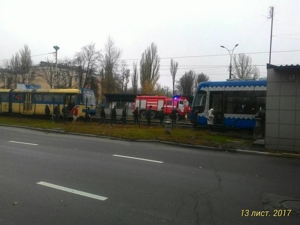 В Киеве загорелся скоростной трамвай с пассажирами: опубликованы фото