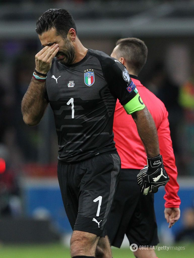 Легенда збірної Італії розридався, оголосивши про завершення кар'єри: опубліковані зворушливі фото