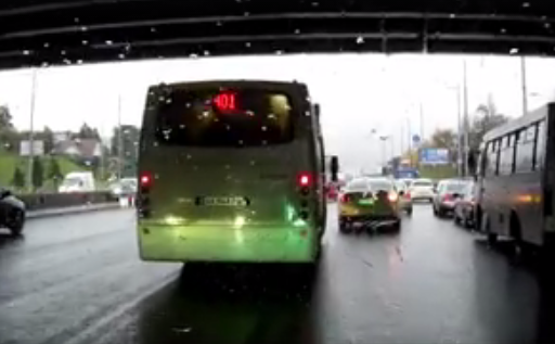 "Забыли о трагедии на Оболони?" В Киеве водитель маршрутки высадил людей прямо на трассе