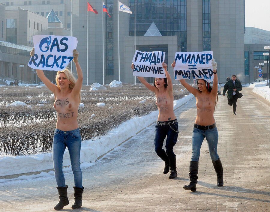 Никогда не было – и вот опять: зачем Femen встают грудью