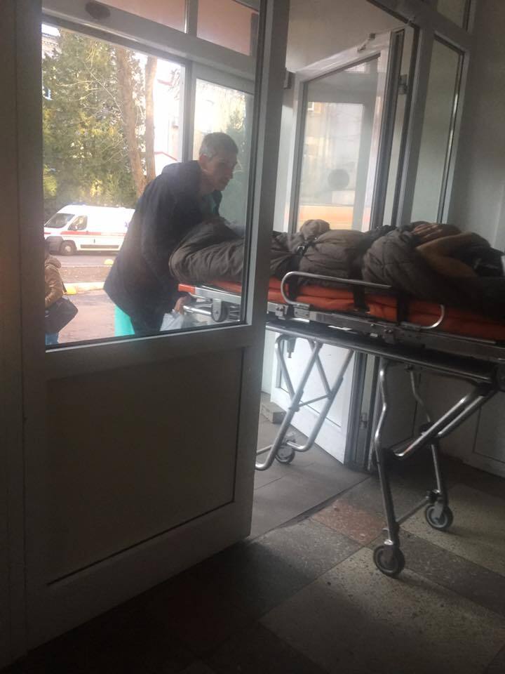 В киевский госпиталь прибыл новый борт с тяжелоранеными бойцами: нужна помощь
