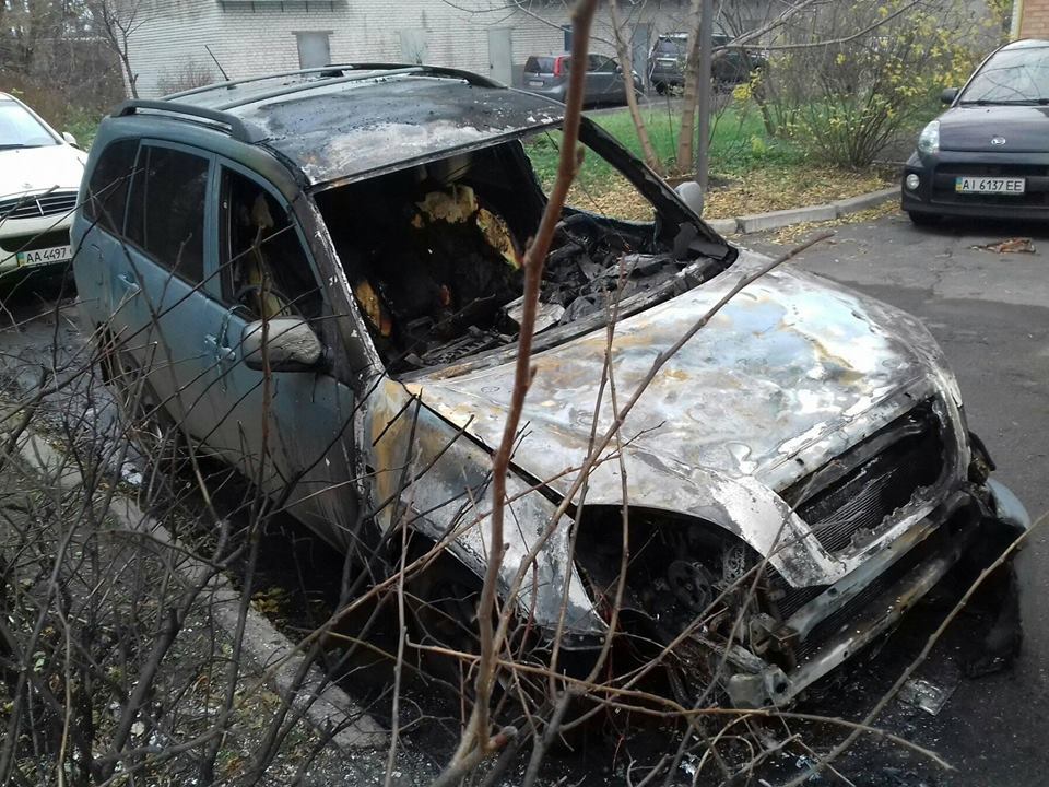 В Киеве сожгли несколько авто