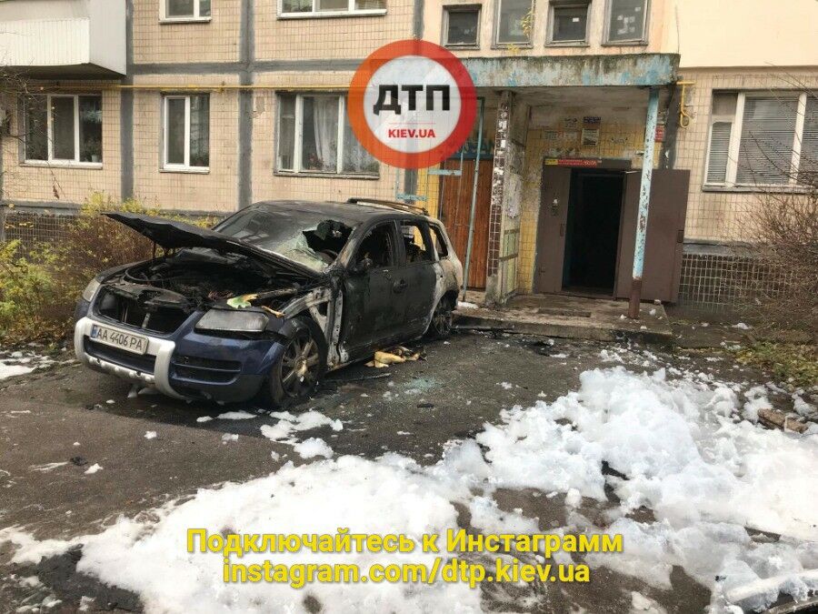 У Києві спалили кілька авто