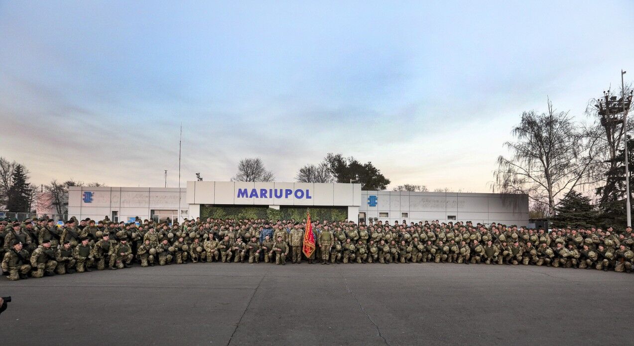 "Непереможний бойовий дух і сміливість": Порошенко привітав морських піхотинців України зі святом