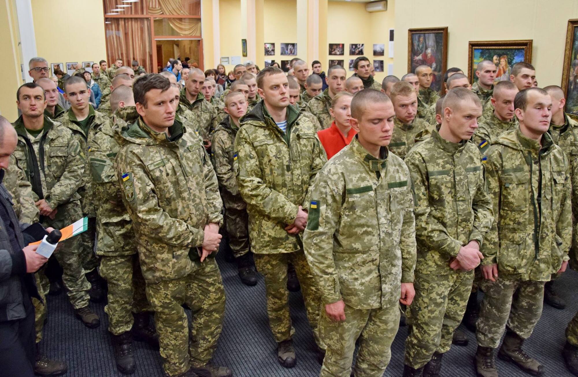 "Каждый должен прийти и посмотреть": в Николаеве презентовали художественный проект участников АТО