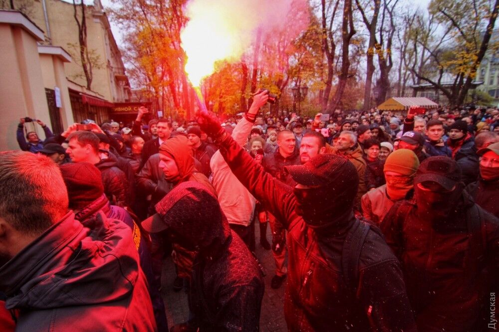 В Одессе вспыхнула массовая драка с полицией: все подробности, фото и видео
