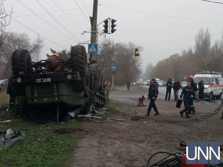 У Запоріжжі перекинувся авто з військовими: є загиблий