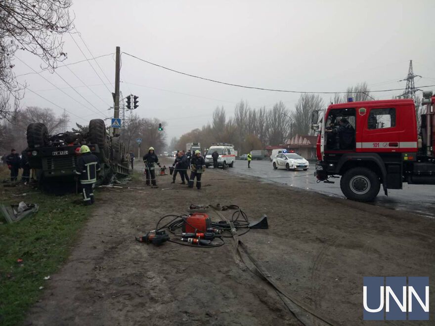 В Запорожье перевернулось авто с военными: есть погибший