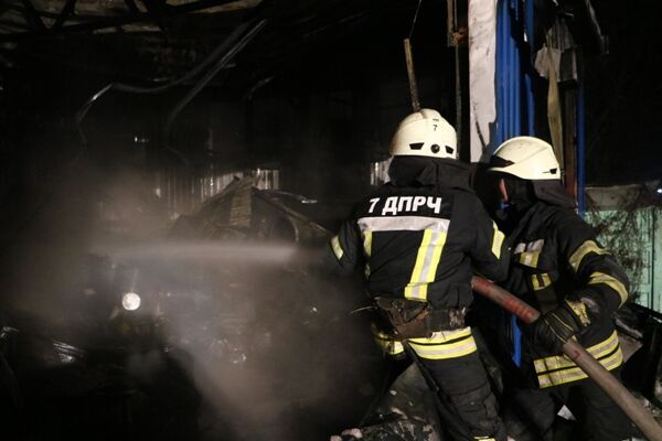 В Киеве вспыхнул крупный пожар на складах: опубликованы фото и видео
