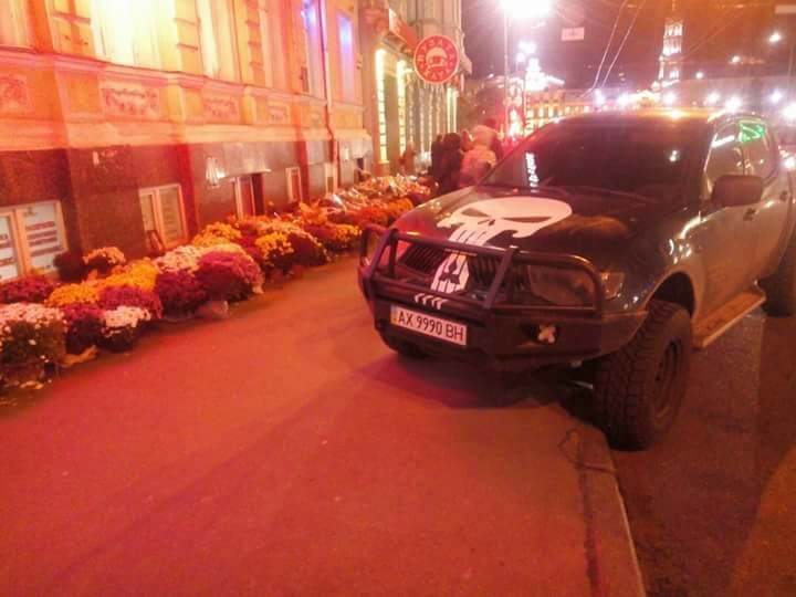 "Ни одного цензурного слова": сеть возмутило фото с места смертельного ДТП в Харькове