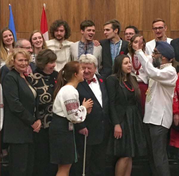 "Слава Украине!" В парламенте Канады прошел яркий флешмоб в вышиванках