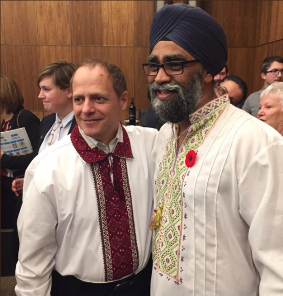 "Слава Україні!" У парламенті Канади пройшов яскравий флешмоб у вишиванках