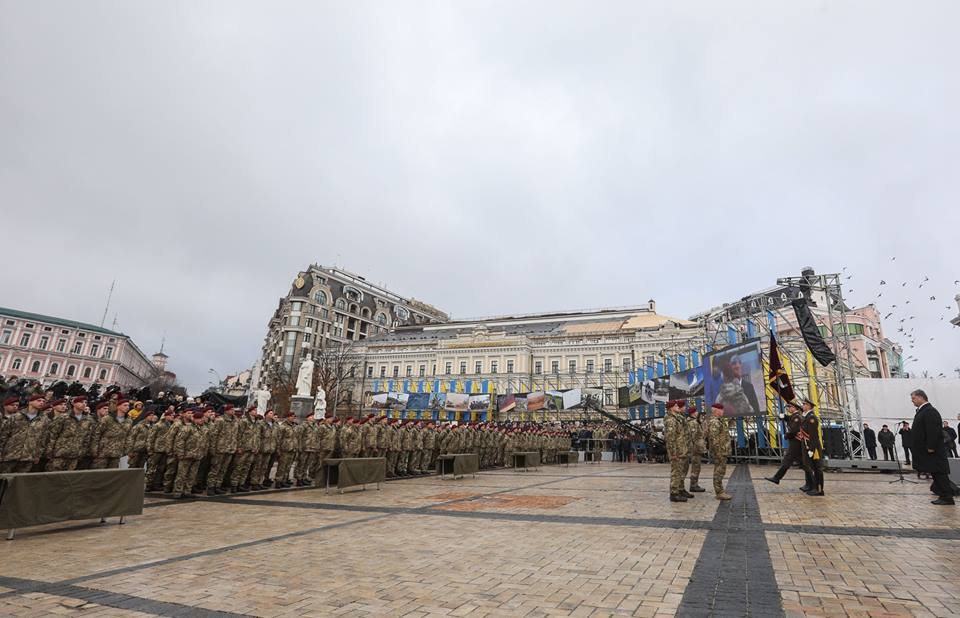 Українські десантники будуть носити берети "кольору крові":  з'явилося фото і відео