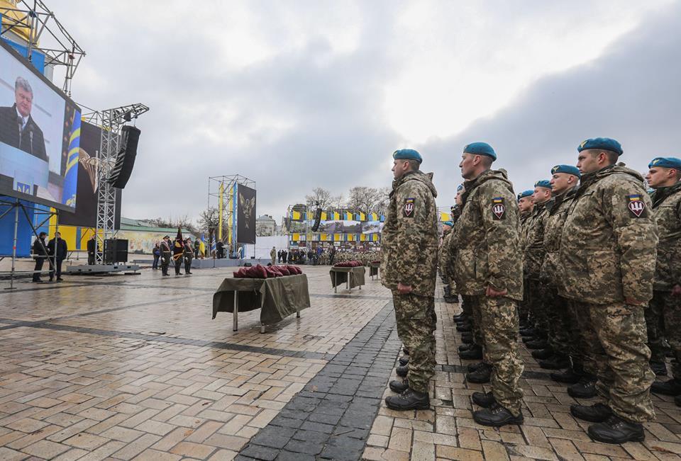 Украинские десантники будут носить береты "цвета крови": появилось фото и видео