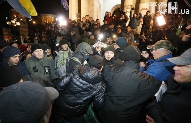 Годовщина Майдана: в Киеве произошли массовые потасовки