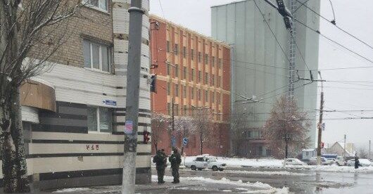 "Зелені чоловічки" і багато військової техніки: в ОБСЄ розповіли про ситуацію в Луганську