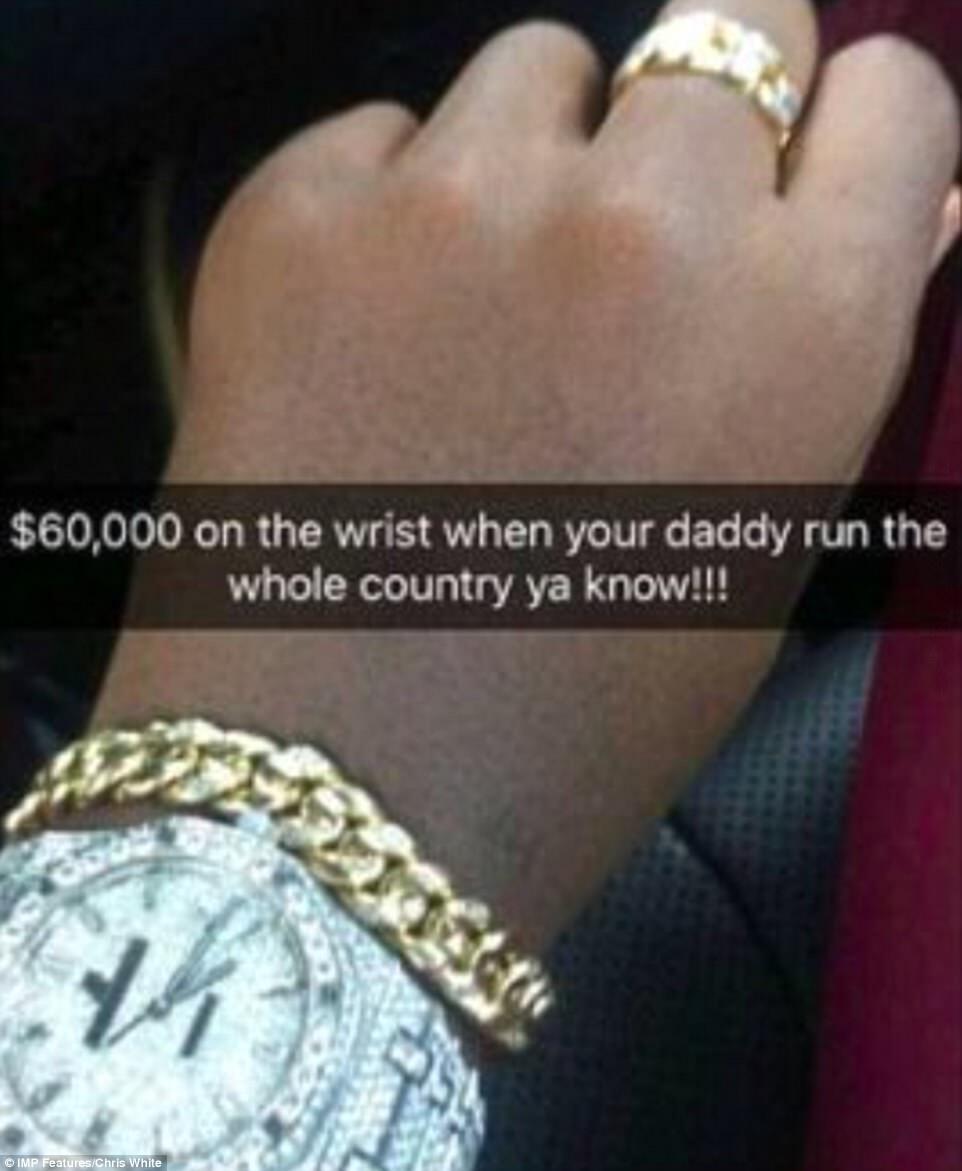 Сын Мугабе демонстрирует часы Rolex за 60 тысяч долларов