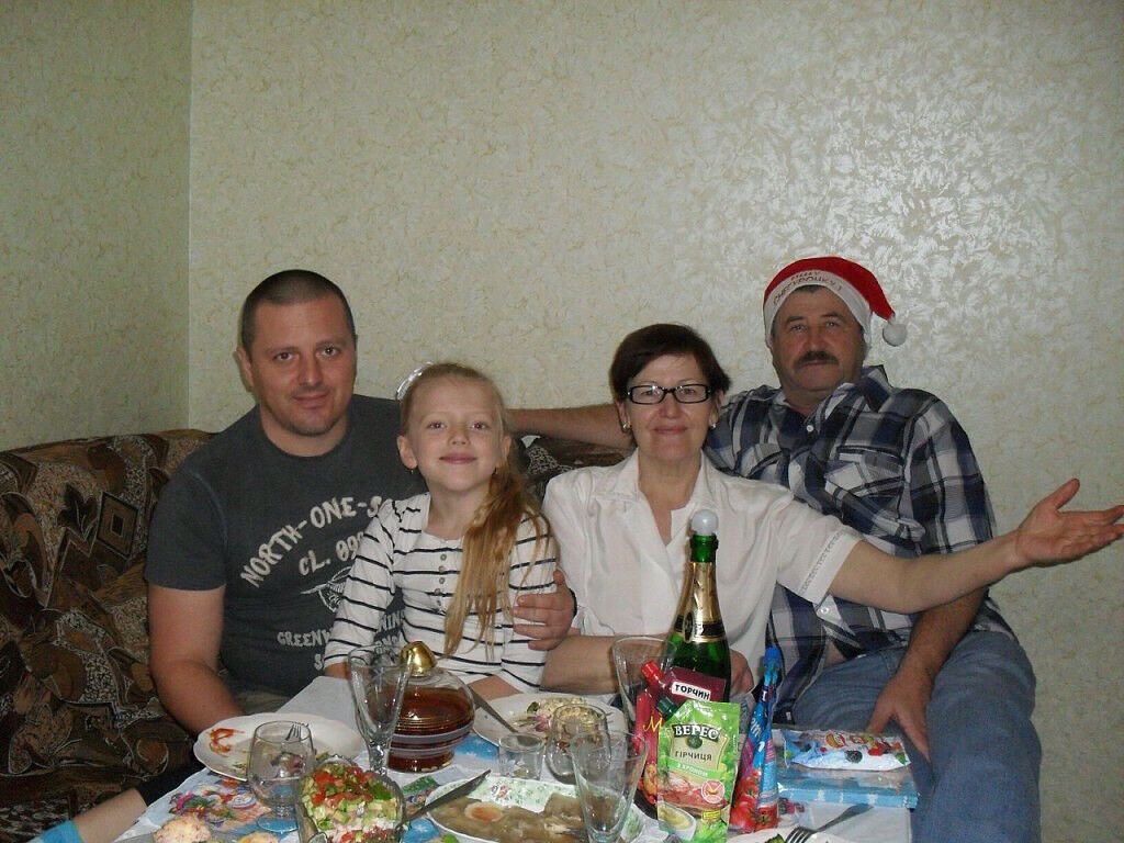Сплошные "Одноклассники": опубликованы фото семьи Корнета