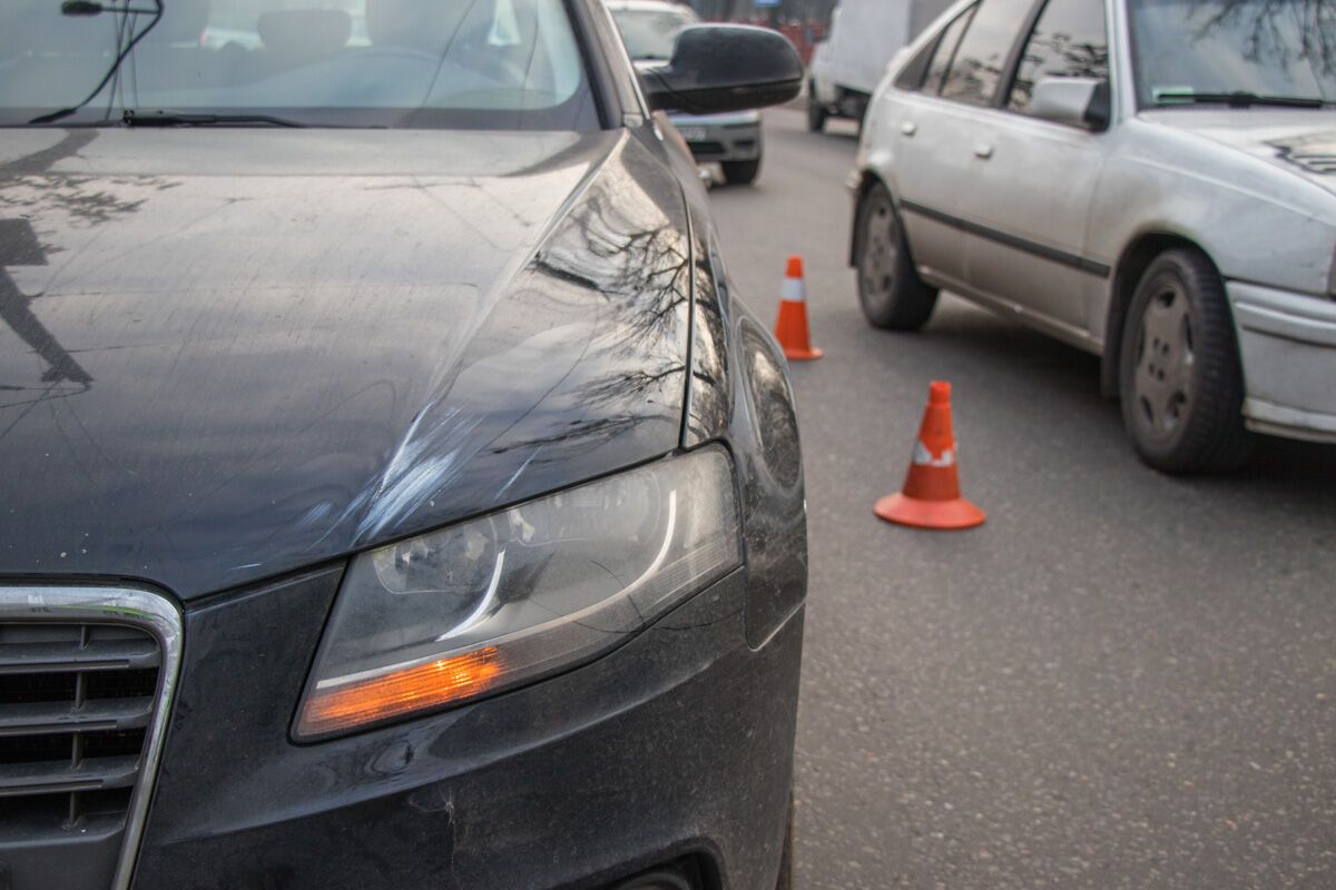 Решил рискнуть: в Киеве автомобиль сбил пешехода возле перехода