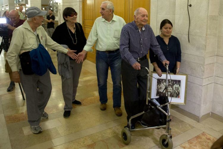 Вони не знали, що хтось вижив! Сім'я жертви Голокосту возз'єдналася через 70 років
