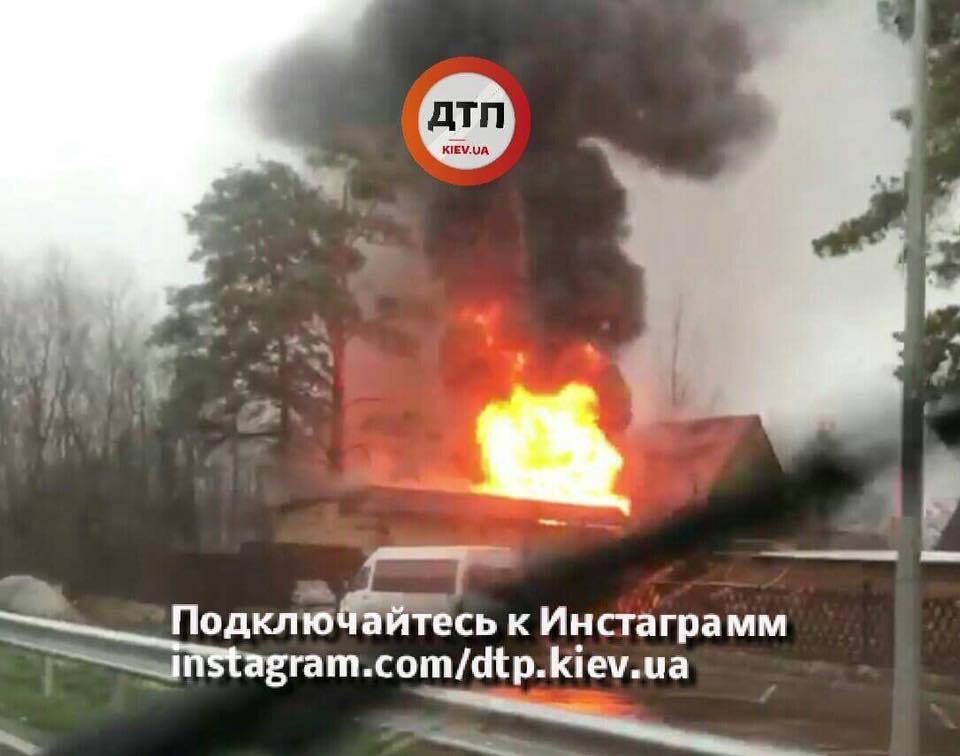 Под Киевом загорелся известный ресторан