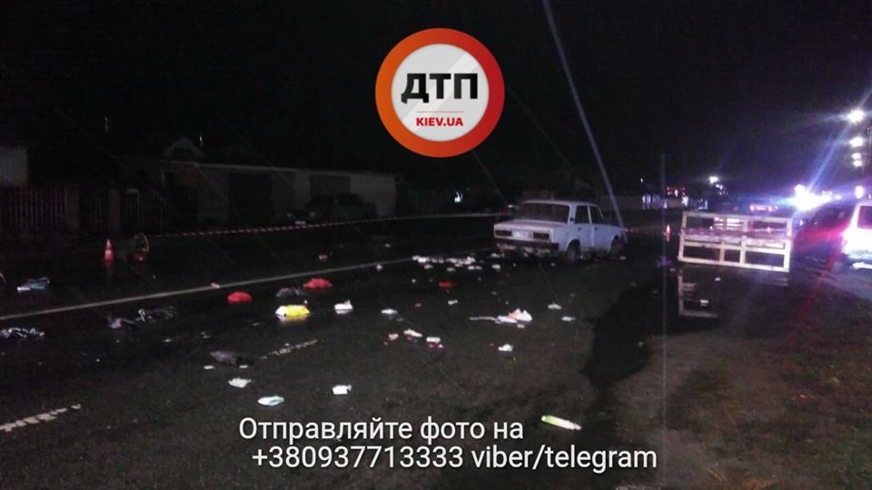 Кровавое ДТП под Киевом: авто сбило троих пешеходов и скрылось, есть погибшие
