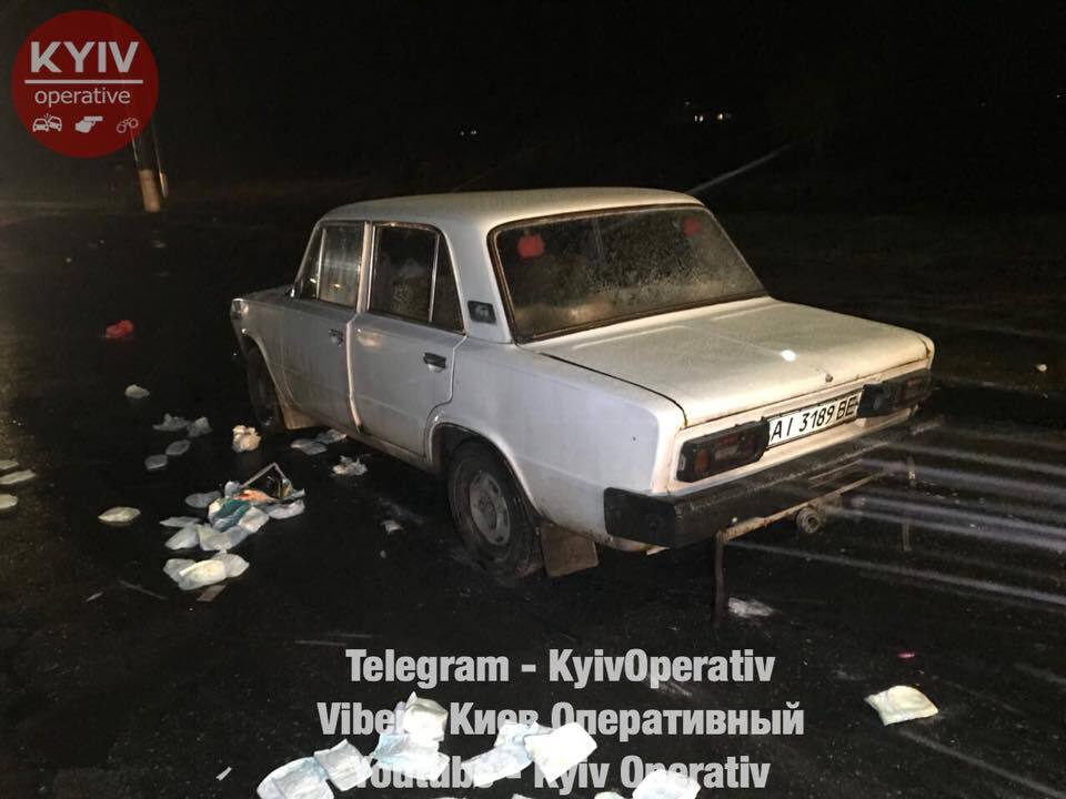 Кровавое ДТП под Киевом: авто сбило троих пешеходов и скрылось, есть погибшие