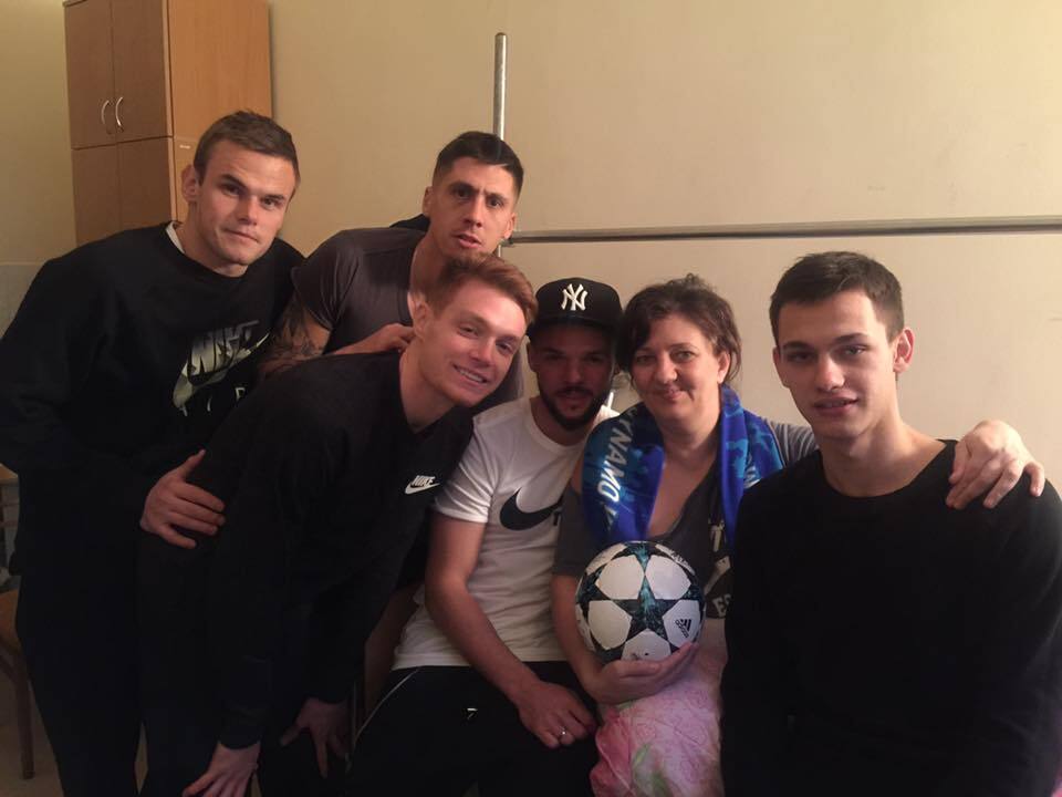 "Просто пригнічені": футболісти "Динамо" провідали поранених воїнів АТО - з'явилися фото і відео
