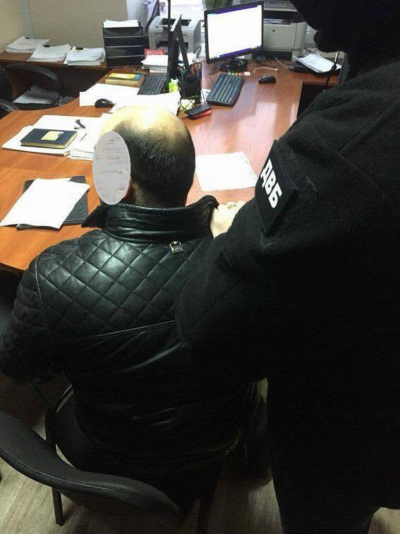 Грубо нарушали закон о труде: полиция взялась за руководство одного из ресторанов Киева
