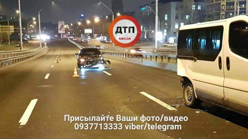 В Киеве произошло масштабное ДТП: опубликованы фото и видео с места аварии