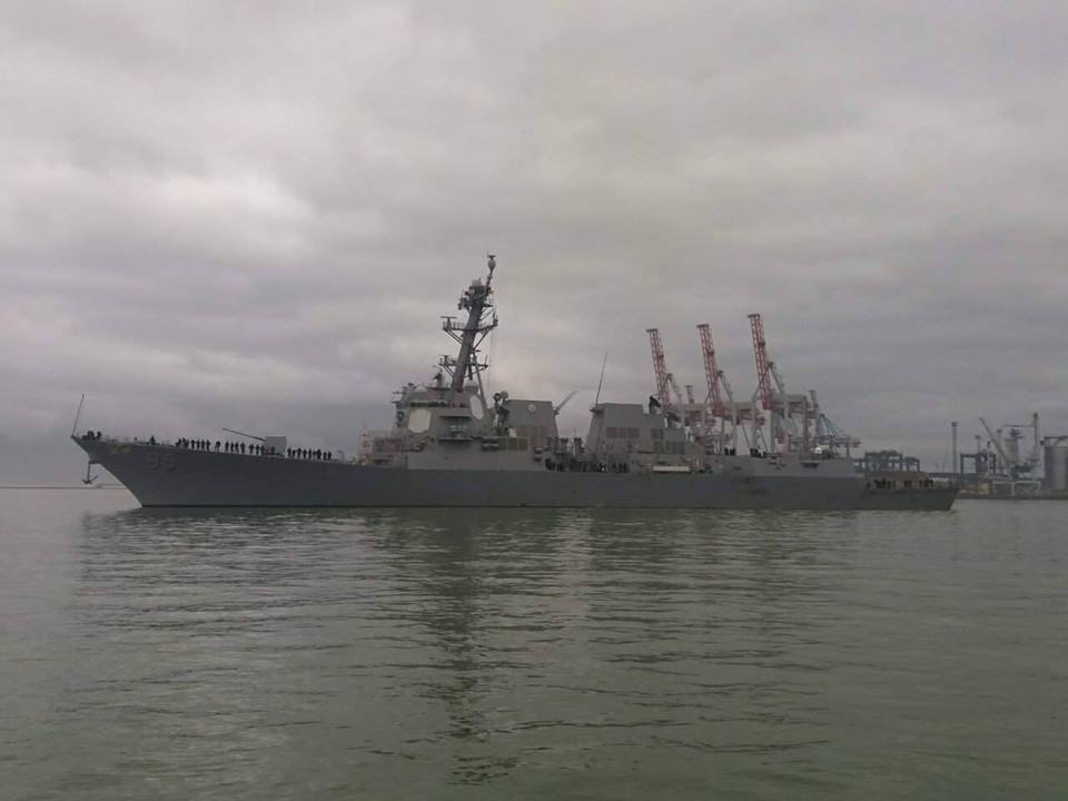К берегам Украины прибыл вооруженный до зубов корабль НАТО: появились фото