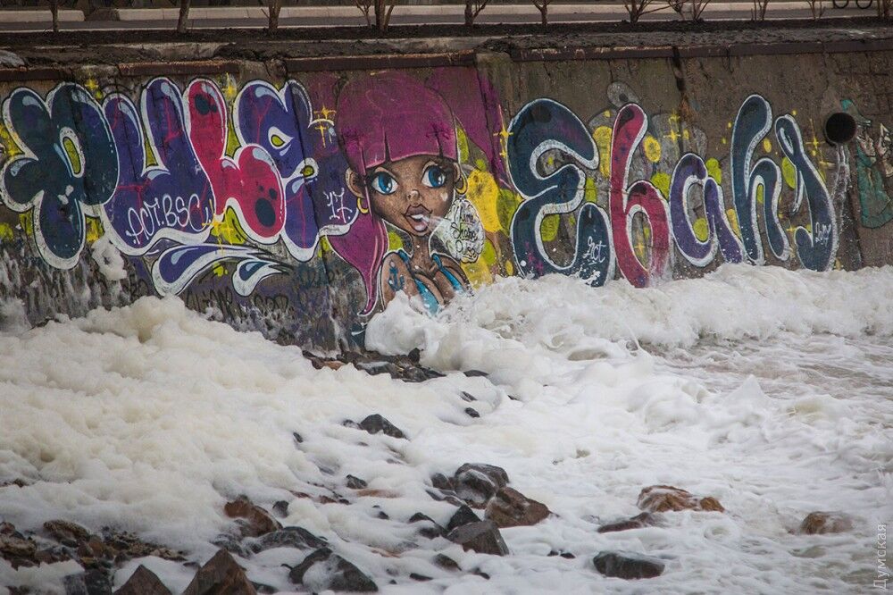 На Одессу обрушился бушующий шторм: удивительные фото