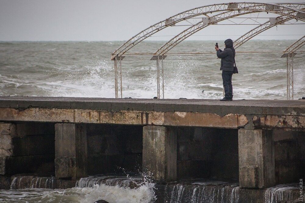 На Одессу обрушился бушующий шторм: удивительные фото