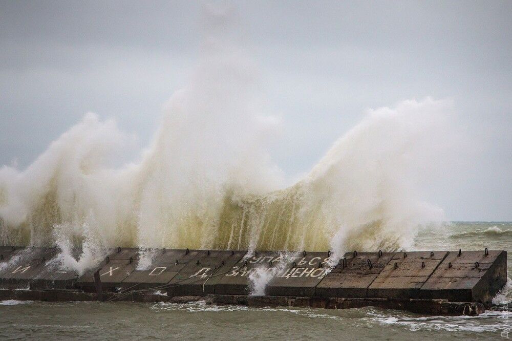 На Одесу налетів бурхливий шторм: дивовижні фото
