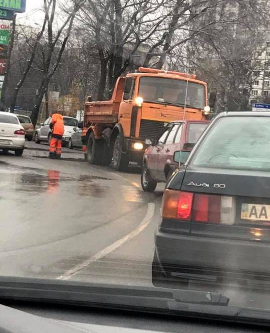 "Это ужас": сеть разгневала ситуация на дороге в Киеве  