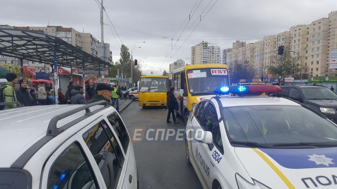 Маршрутка задавила людей возле остановки в Киеве: виновник задержан