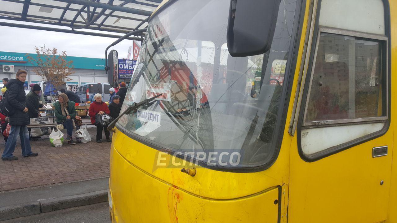  Маршрутка задавила людей біля зупинки в Києві: винуватець затриманий