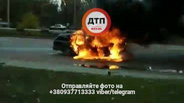 Жесткое ДТП в Киеве: авто горело, как факел