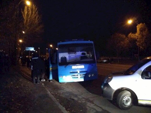 Масова бійка футбольних фанів у Києві: у мережу потрапило відео лютої сутички