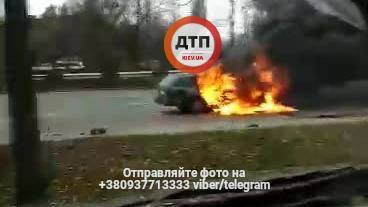 Жесткое ДТП в Киеве: авто горело, как факел