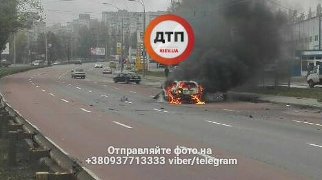 Жесткое ДТП в Киеве: авто горело, как факел