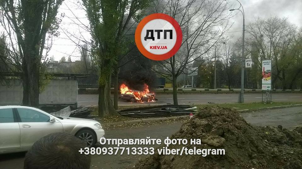 Жесткое ДТП в Киеве: авто горело, как факел