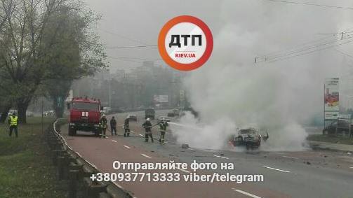 Жесткое ДТП в Киеве: авто горело, как факел