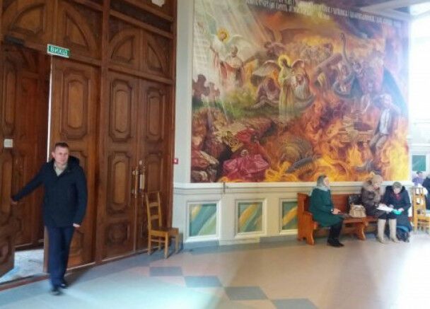 Путіна в пеклі зобразили на фресці в храмі під Львовом
