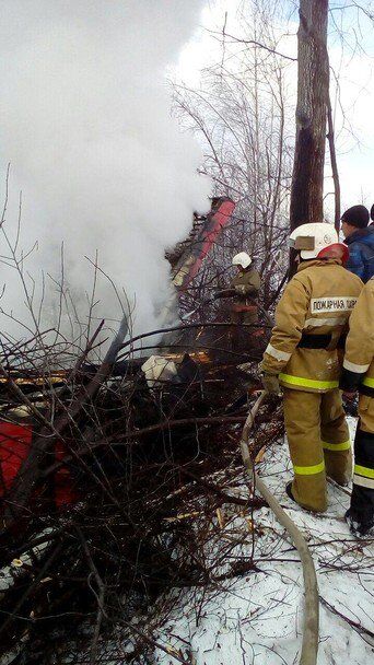У Росії на житлові будинки впав пасажирський літак