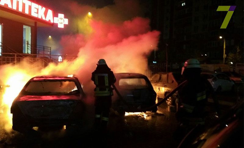 В разных районах: за ночь в Одессе сгорело почти 20 авто