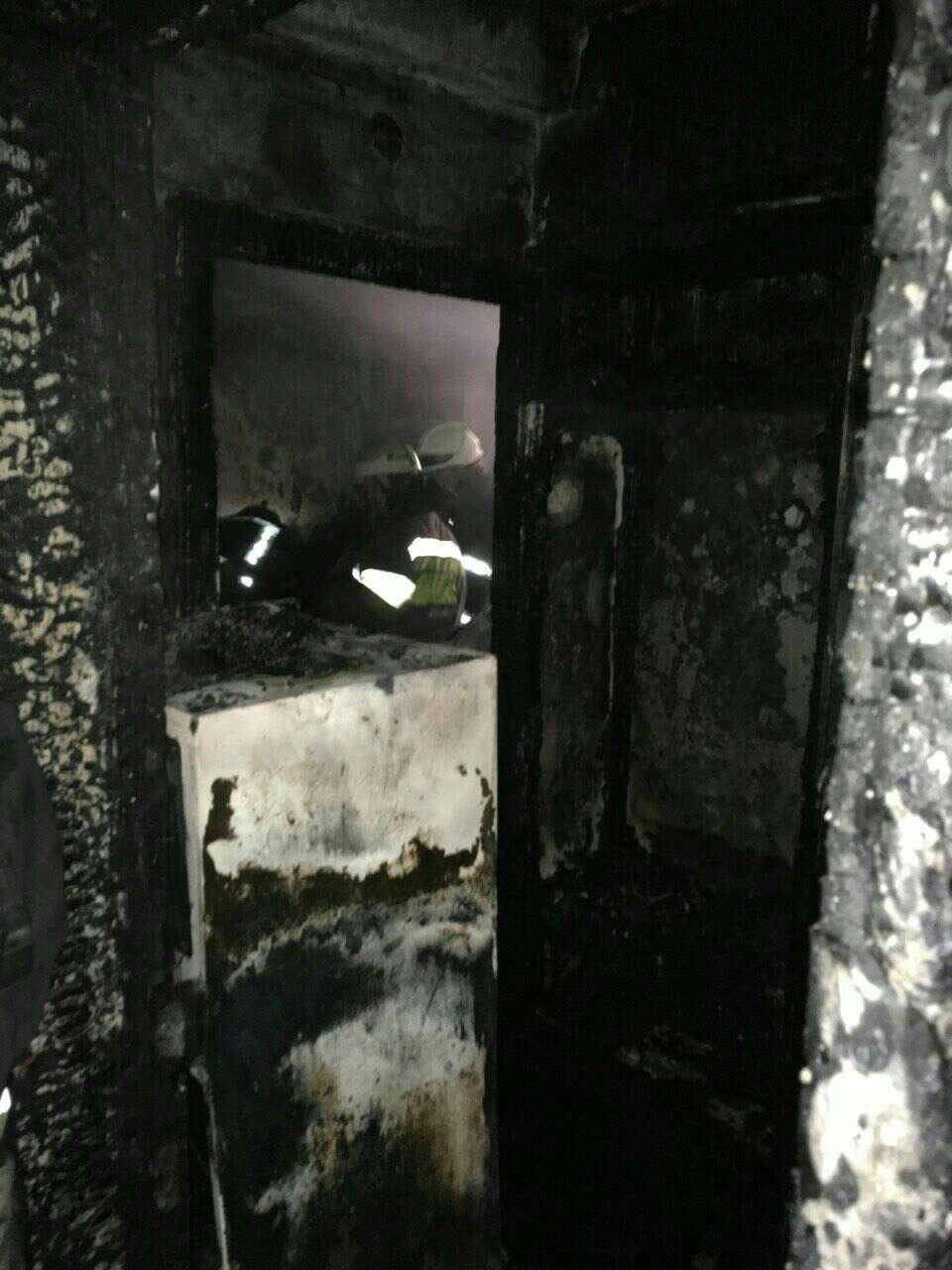 В Киеве вспыхнул крупный пожар в жилом доме, есть жертва