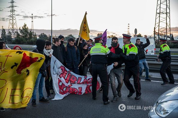Захвачен вокзал: в Каталонии началась массовая забастовка