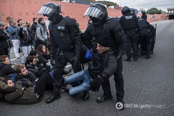 Захвачен вокзал: в Каталонии началась массовая забастовка