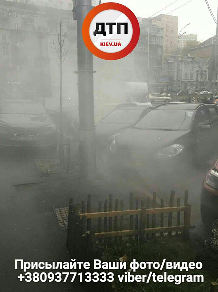 "Всю улицу заполнил пар": в центре Киева произошло серьезное ЧП